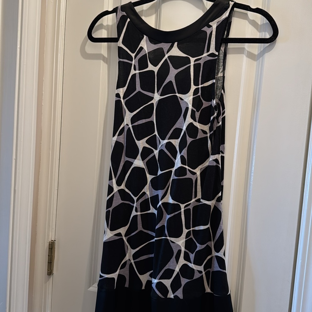 Dress. - Picture 3 of 4